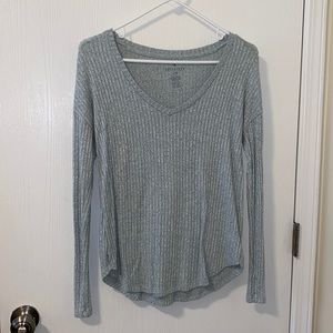 Women’s V-neck longsleeve